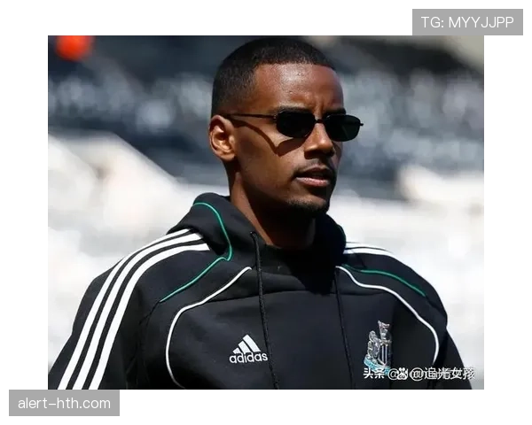 沃特金斯 vs 亚历山大·伊萨克:技术流前锋风格对比与效率差异 沃特金斯 vs 亚历山大·伊萨克:技术流前锋风格对比与效率差异