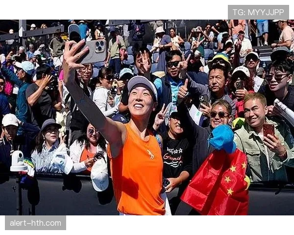 王欣瑜训练完直接素颜逛超市，这松弛感是真不装